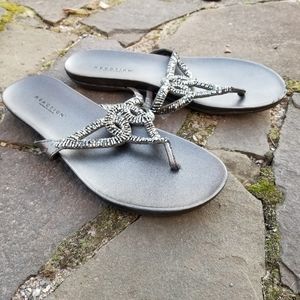 Kenneth Cole Reaction beaded flip flop size 7